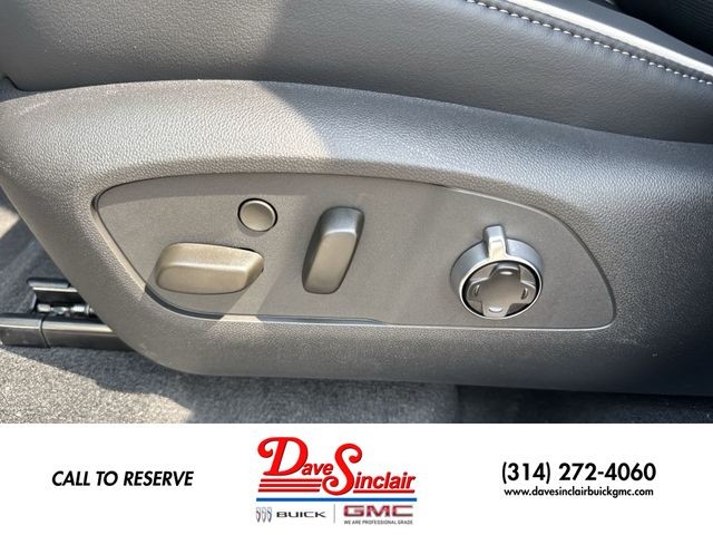 Buick Enclave Vehicle Full-screen Gallery Image 12