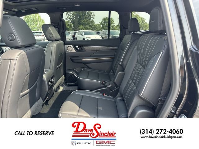Buick Enclave Vehicle Full-screen Gallery Image 23