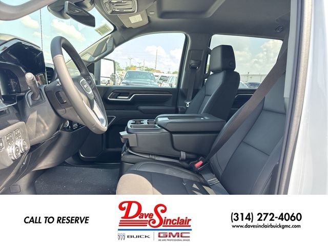 GMC Sierra 3500HD Vehicle Full-screen Gallery Image 11