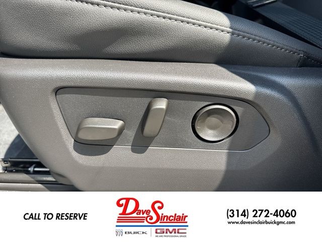GMC Sierra 3500HD Vehicle Full-screen Gallery Image 12