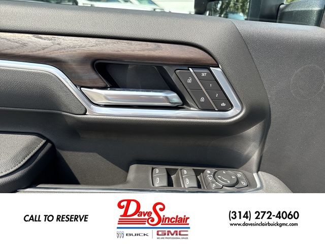 GMC Sierra 3500HD Vehicle Full-screen Gallery Image 13