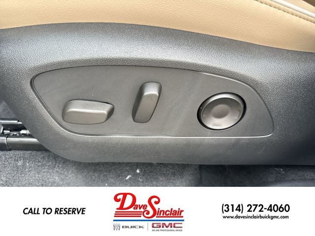 Buick Enclave Vehicle Full-screen Gallery Image 12