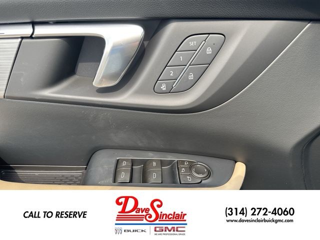 Buick Enclave Vehicle Full-screen Gallery Image 13