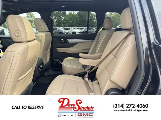 Buick Enclave Vehicle Full-screen Gallery Image 23