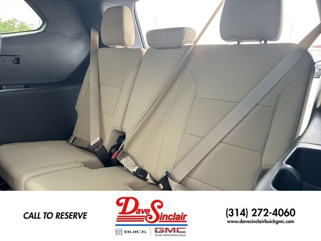 Buick Enclave Vehicle Full-screen Gallery Image 24