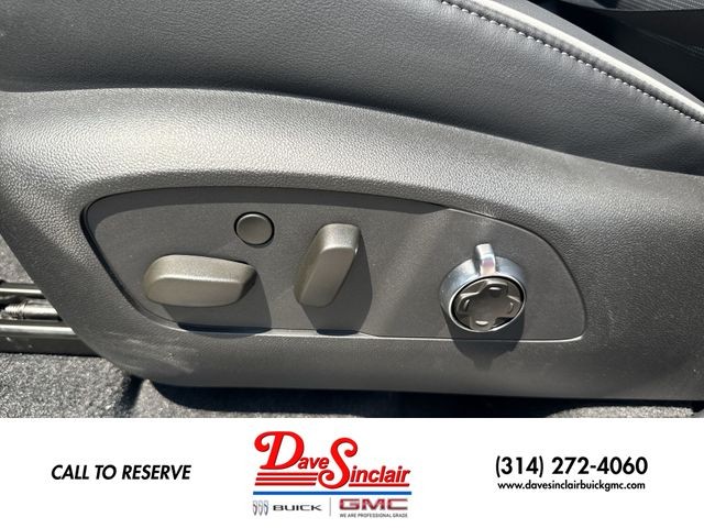 Buick Enclave Vehicle Full-screen Gallery Image 12