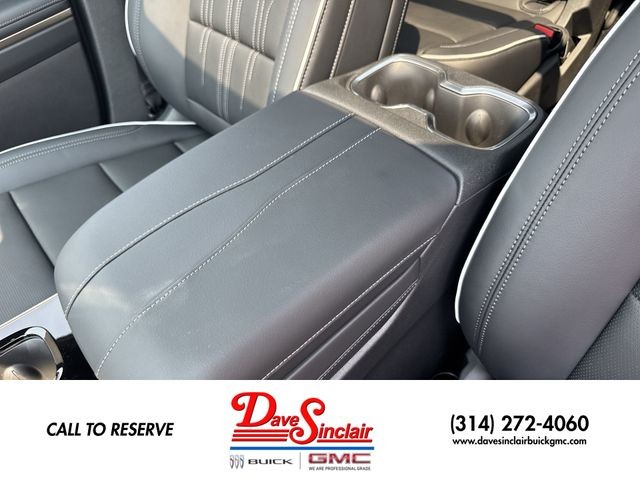 Buick Enclave Vehicle Full-screen Gallery Image 21
