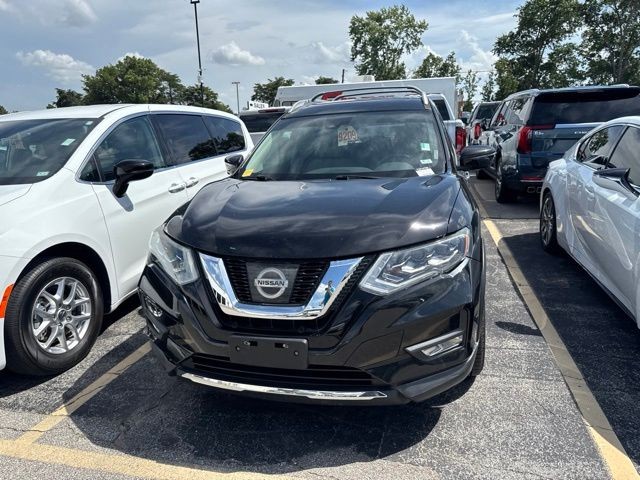 Nissan Rogue Vehicle Full-screen Gallery Image 02