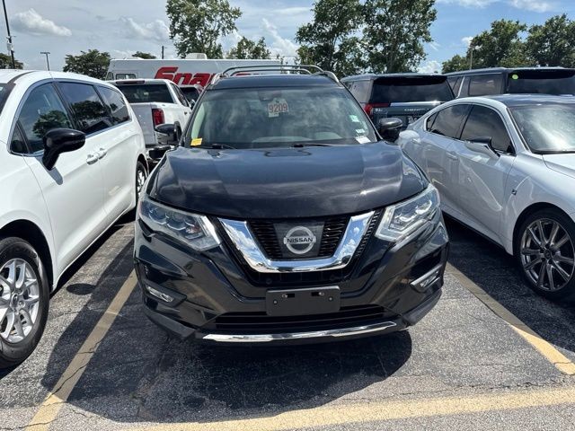 Nissan Rogue Vehicle Full-screen Gallery Image 03