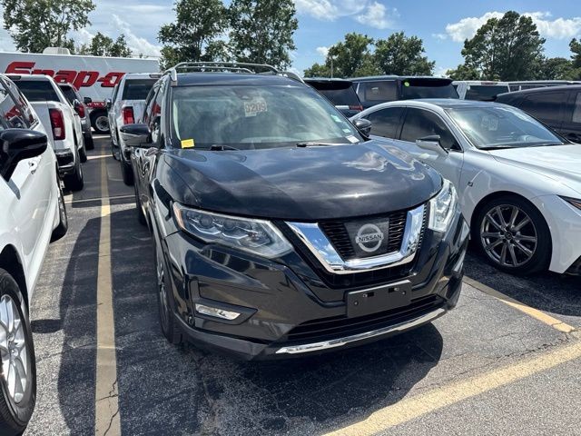 Nissan Rogue Vehicle Full-screen Gallery Image 05