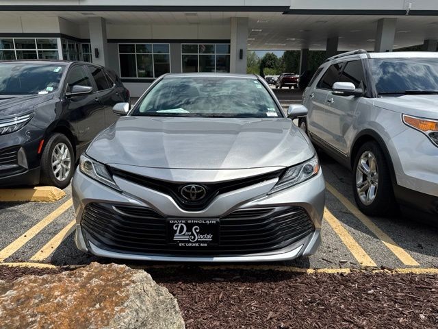 Toyota Camry Vehicle Full-screen Gallery Image 03