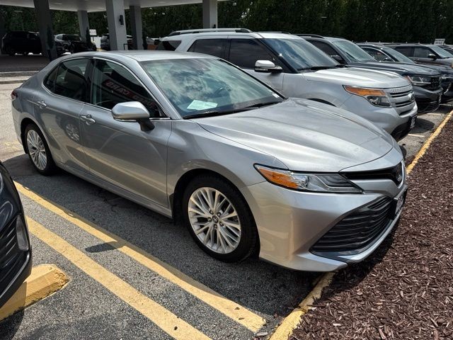 Toyota Camry Vehicle Full-screen Gallery Image 05