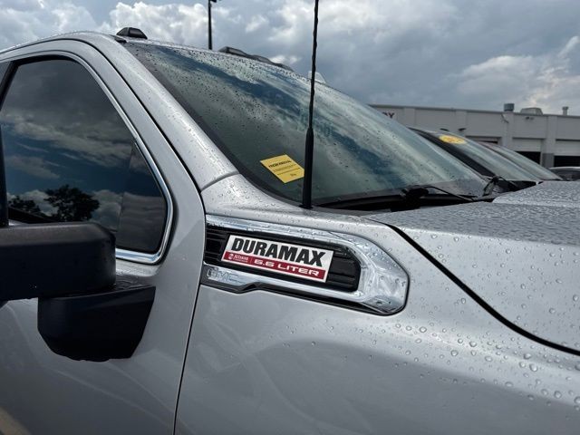 GMC Sierra 2500HD Vehicle Full-screen Gallery Image 11