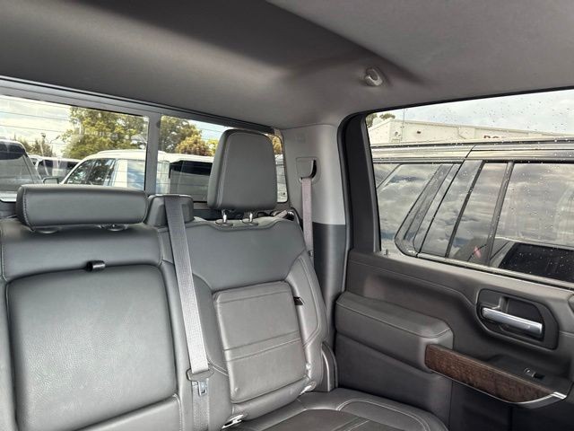 GMC Sierra 2500HD Vehicle Full-screen Gallery Image 21