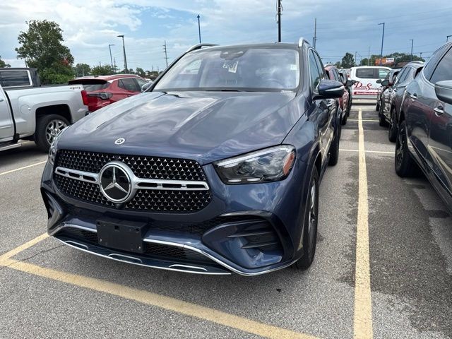 Mercedes-Benz GLE Vehicle Full-screen Gallery Image 02