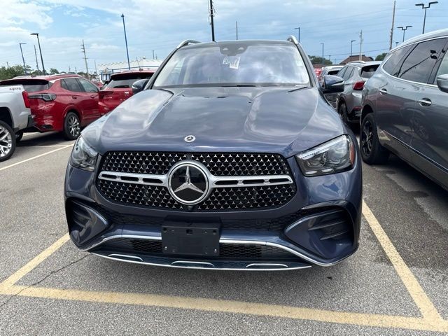 Mercedes-Benz GLE Vehicle Full-screen Gallery Image 03