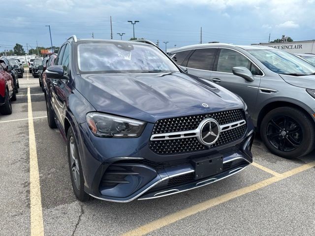 Mercedes-Benz GLE Vehicle Full-screen Gallery Image 06