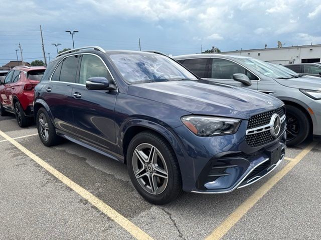 Mercedes-Benz GLE Vehicle Full-screen Gallery Image 07