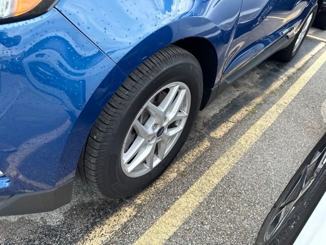 Ford Edge Vehicle Full-screen Gallery Image 10