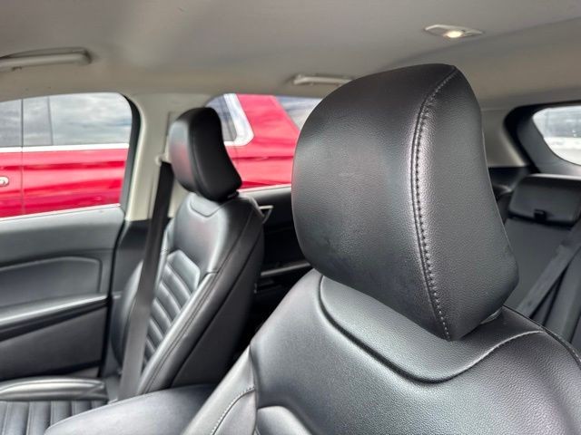 Ford Edge Vehicle Full-screen Gallery Image 11