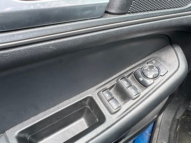 Ford Edge Vehicle Full-screen Gallery Image 13