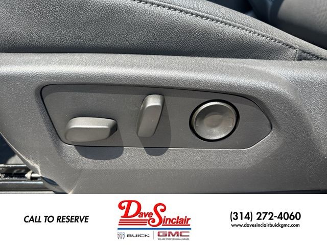 GMC Sierra 1500 Vehicle Full-screen Gallery Image 12