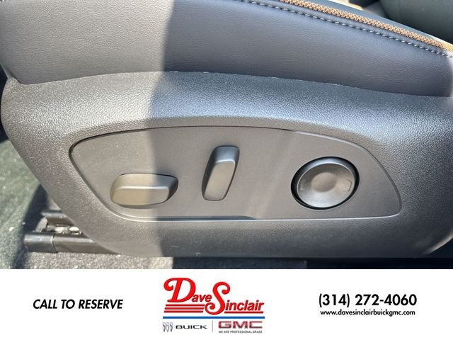 GMC Acadia Vehicle Full-screen Gallery Image 12