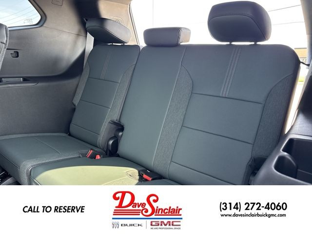 GMC Acadia Vehicle Full-screen Gallery Image 24