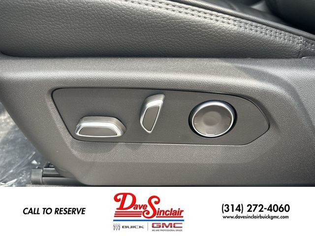 GMC Sierra 1500 Vehicle Full-screen Gallery Image 12
