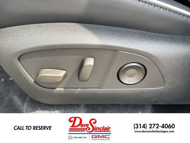 Buick Enclave Vehicle Full-screen Gallery Image 12