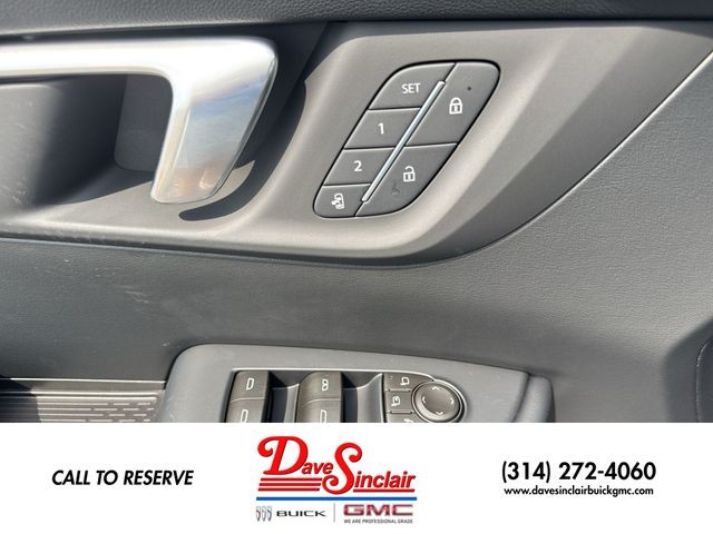 Buick Enclave Vehicle Full-screen Gallery Image 13