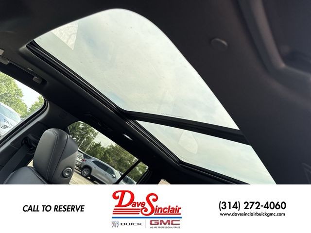 Buick Enclave Vehicle Full-screen Gallery Image 22