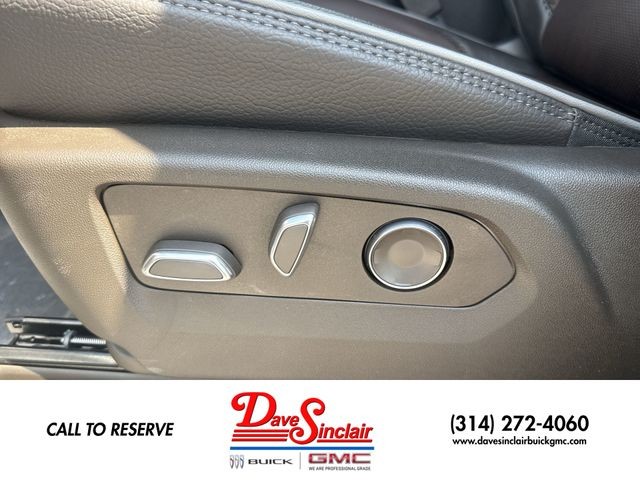 GMC Sierra 1500 Vehicle Full-screen Gallery Image 12