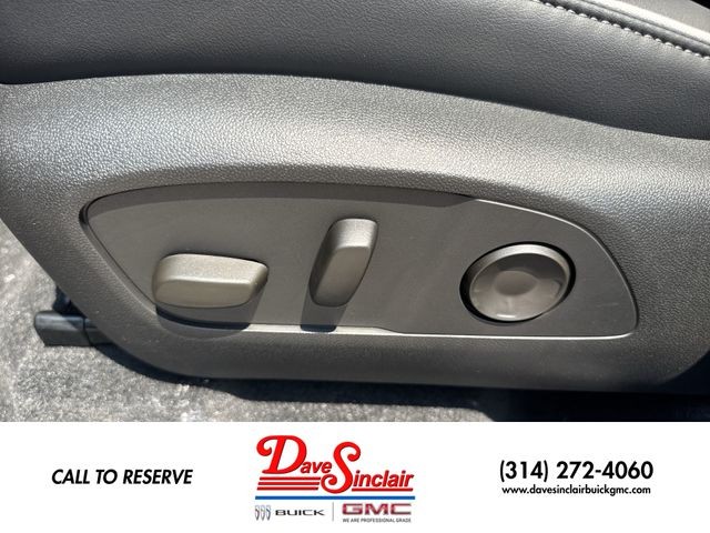 Buick Enclave Vehicle Full-screen Gallery Image 12