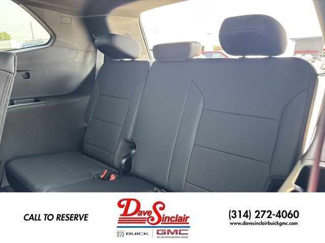 Buick Enclave Vehicle Full-screen Gallery Image 24