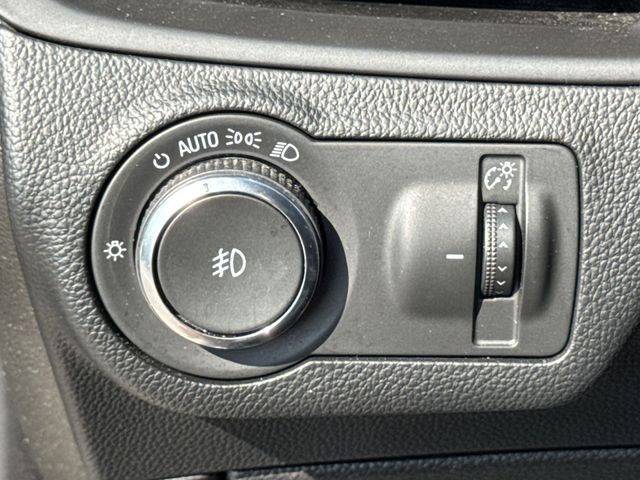 Buick Envision Vehicle Full-screen Gallery Image 37