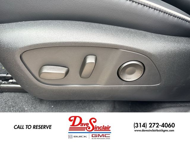 Buick Enclave Vehicle Full-screen Gallery Image 12