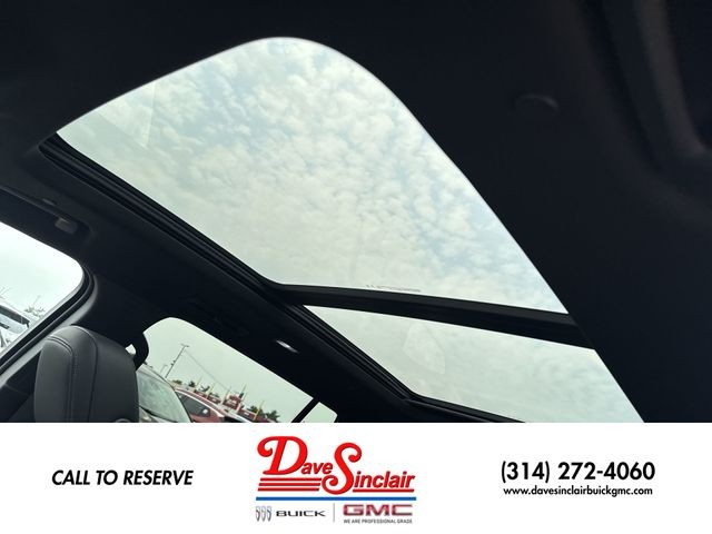 Buick Enclave Vehicle Full-screen Gallery Image 22