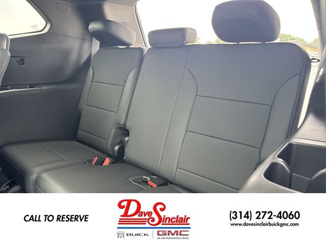 Buick Enclave Vehicle Full-screen Gallery Image 24