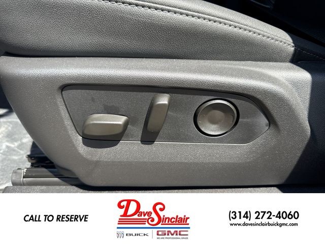 GMC Sierra 1500 Vehicle Full-screen Gallery Image 12