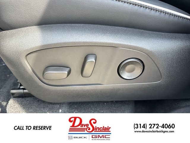 Buick Enclave Vehicle Full-screen Gallery Image 12