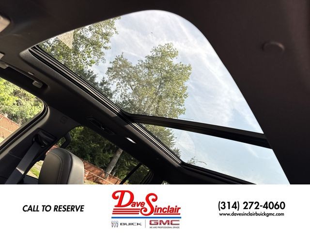 Buick Enclave Vehicle Full-screen Gallery Image 22
