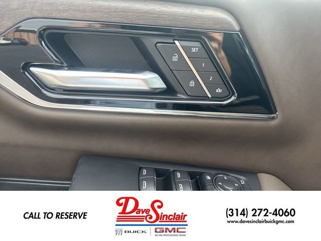 GMC Yukon XL Vehicle Full-screen Gallery Image 13