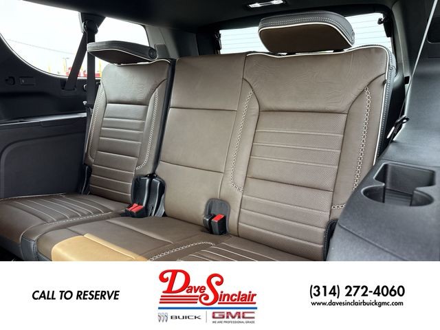GMC Yukon XL Vehicle Full-screen Gallery Image 24