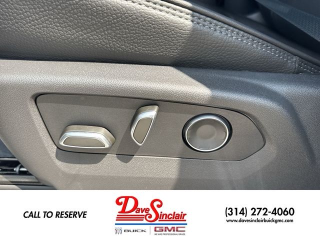 GMC Sierra 1500 Vehicle Full-screen Gallery Image 12