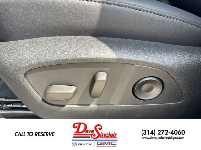 GMC Acadia Vehicle Full-screen Gallery Image 12