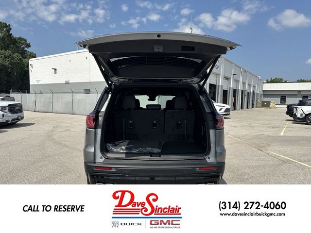 GMC Acadia Vehicle Full-screen Gallery Image 24
