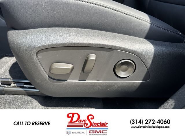 GMC Acadia Vehicle Full-screen Gallery Image 12