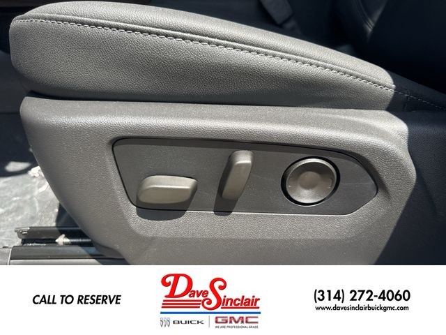 GMC Sierra 1500 Vehicle Full-screen Gallery Image 12
