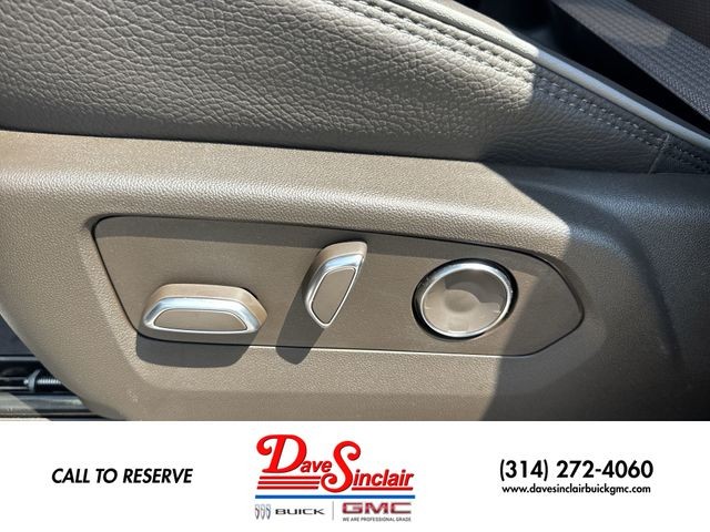 GMC Sierra 1500 Vehicle Full-screen Gallery Image 12